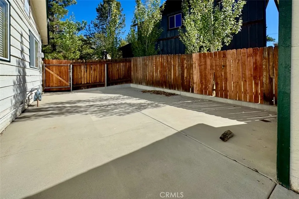 1395 Flintridge, Big Bear City, California 92314 home-pic-24