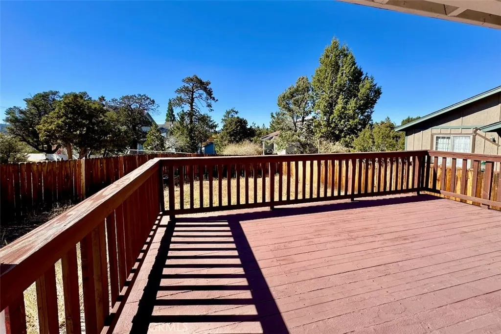 1395 Flintridge, Big Bear City, California 92314 home-pic-4