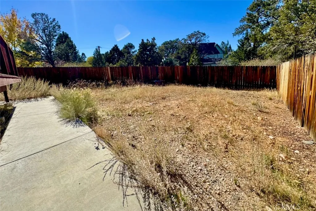 1395 Flintridge, Big Bear City, California 92314 home-pic-25