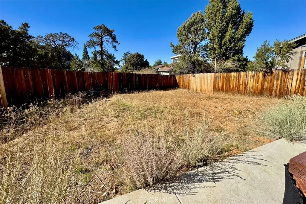 1395 Flintridge, Big Bear City, California 92314 home-pic-5