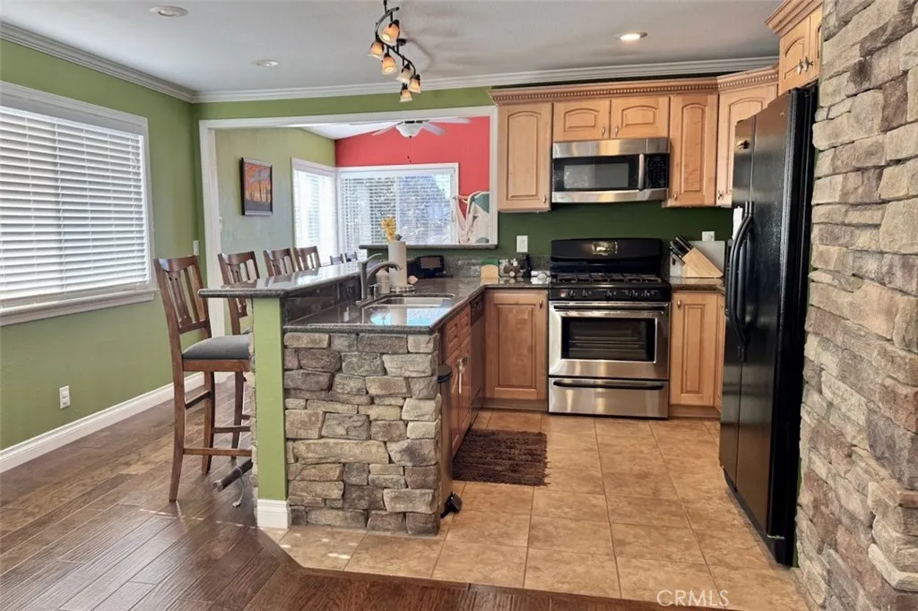 1395 Flintridge, Big Bear City, California 92314 home-pic-2