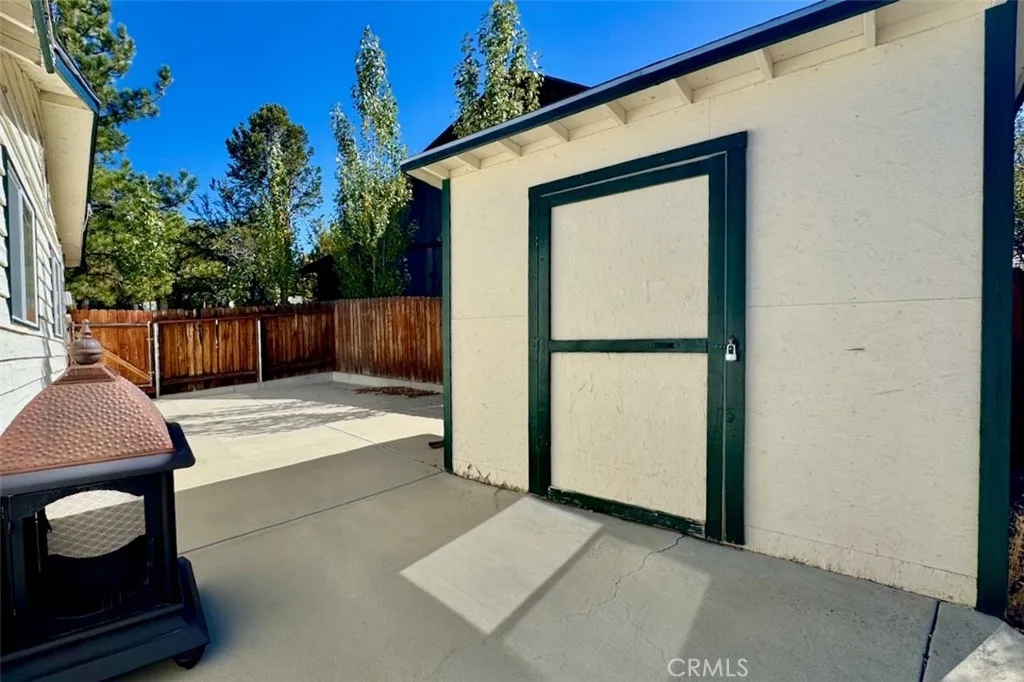 1395 Flintridge, Big Bear City, California 92314 home-pic-23