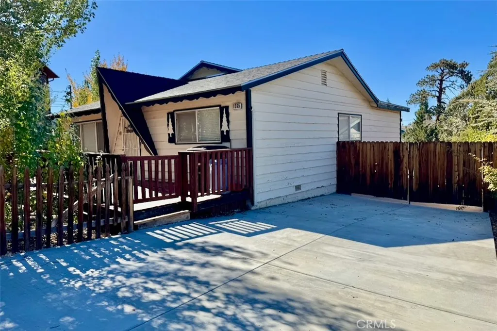 1395 Flintridge, Big Bear City, California 92314 home-pic-1