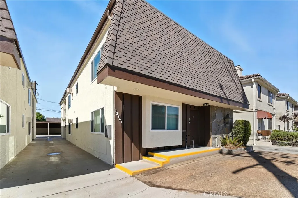 12143 Downey Ave