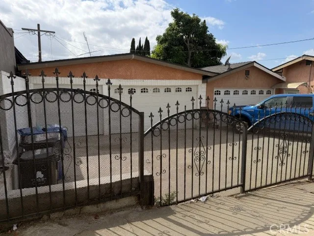 Electronic Gate with Remote Control