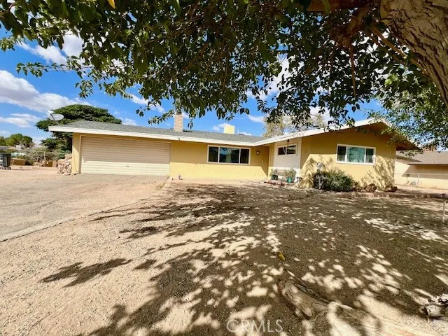 18236 Danbury, Hesperia, California 92345 home-pic-0