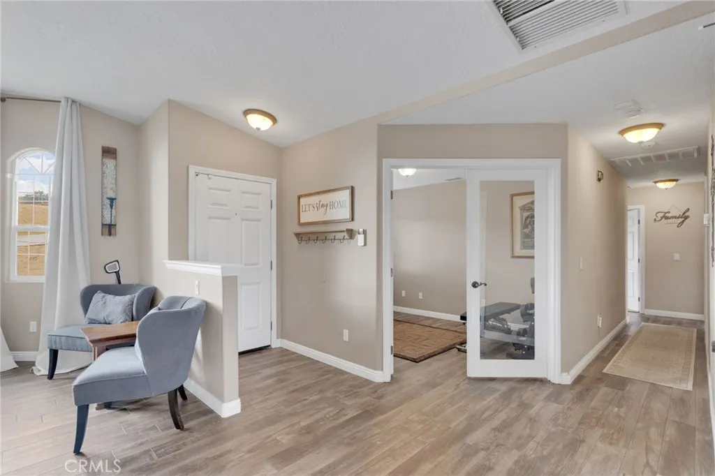 6297 Coleridge, Oak Hills, California 92344 home-pic-4