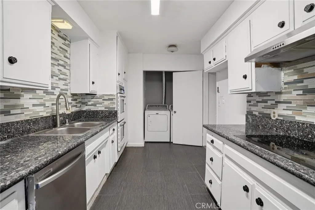 320 E Spruce, Inglewood, California 90301 home-pic-4
