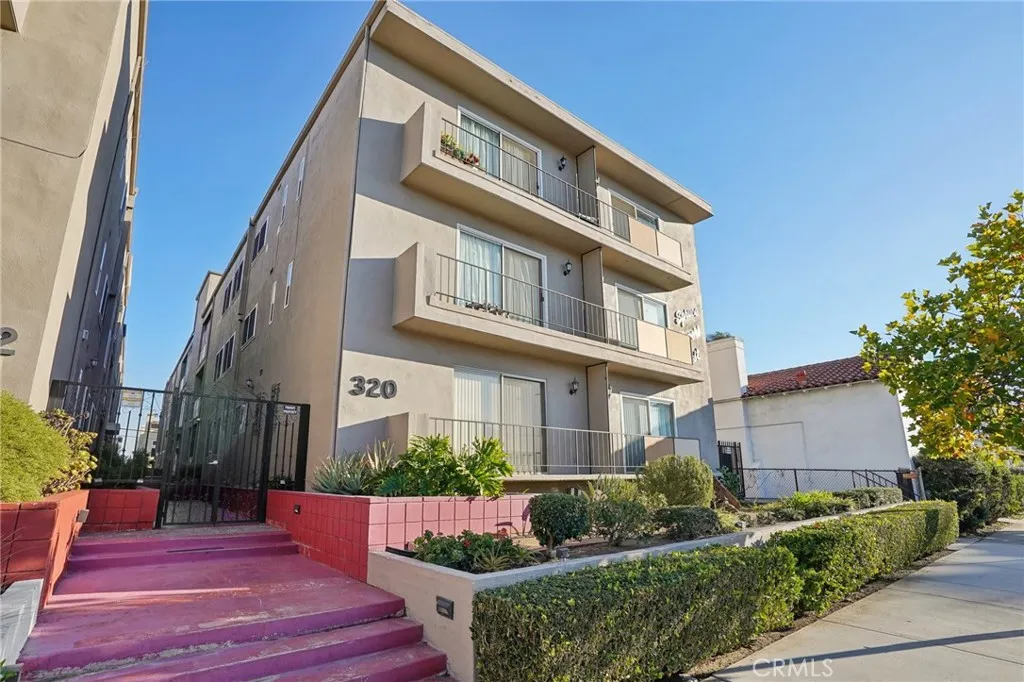 320 E Spruce, Inglewood, California 90301 home-pic-1