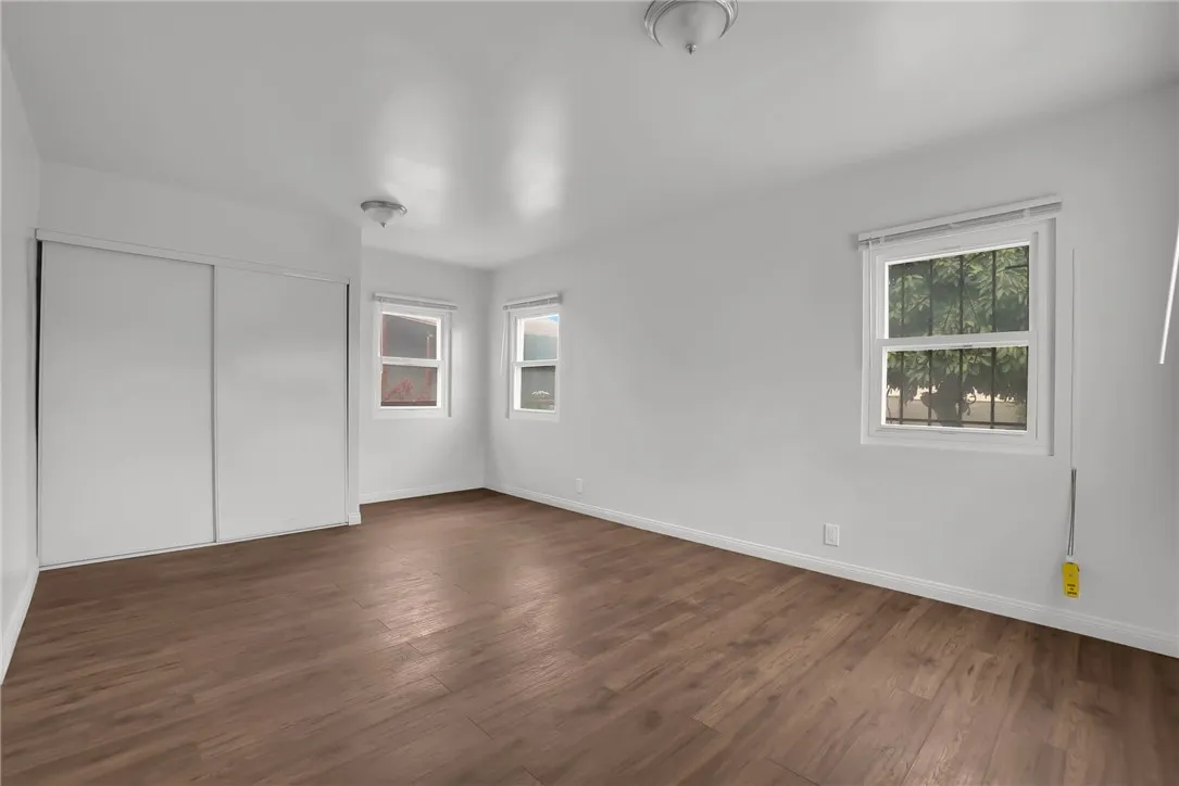 2035 W 102nd Street, Los Angeles, California 90047 home-pic-10