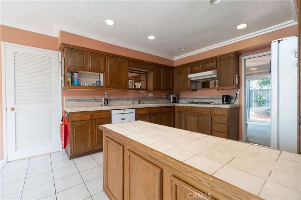 19748 Shorecliff, Huntington Beach, California 92648 home-pic-16