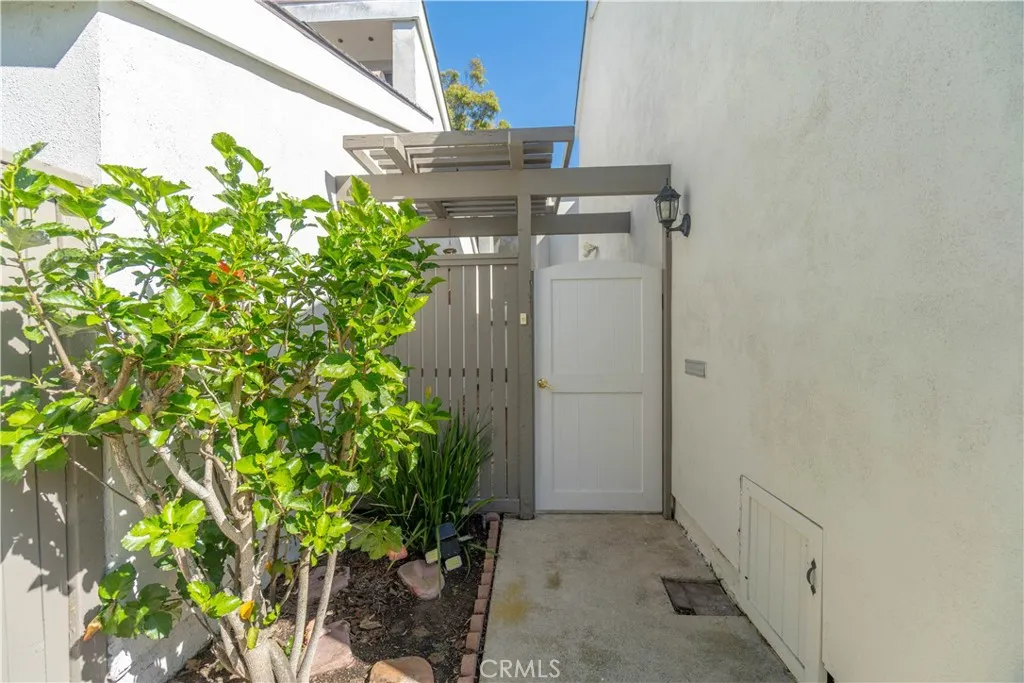 19748 Shorecliff, Huntington Beach, California 92648 home-pic-4