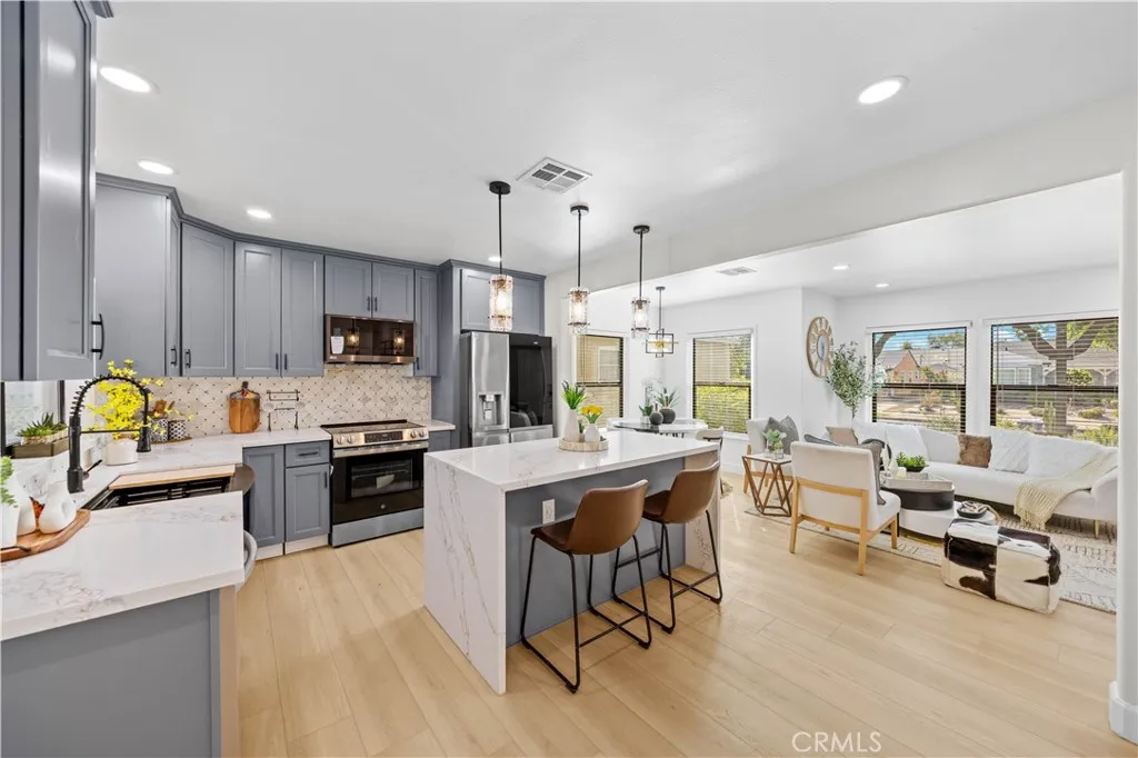6714 Mclennan, Lake Balboa, California 91406 home-pic-9
