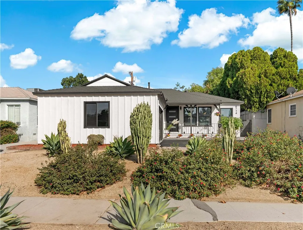6714 Mclennan, Lake Balboa, California 91406 home-pic-1