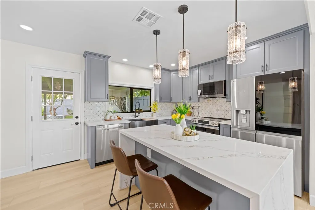 6714 Mclennan, Lake Balboa, California 91406 home-pic-8