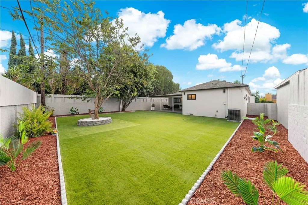 6714 Mclennan, Lake Balboa, California 91406 home-pic-31