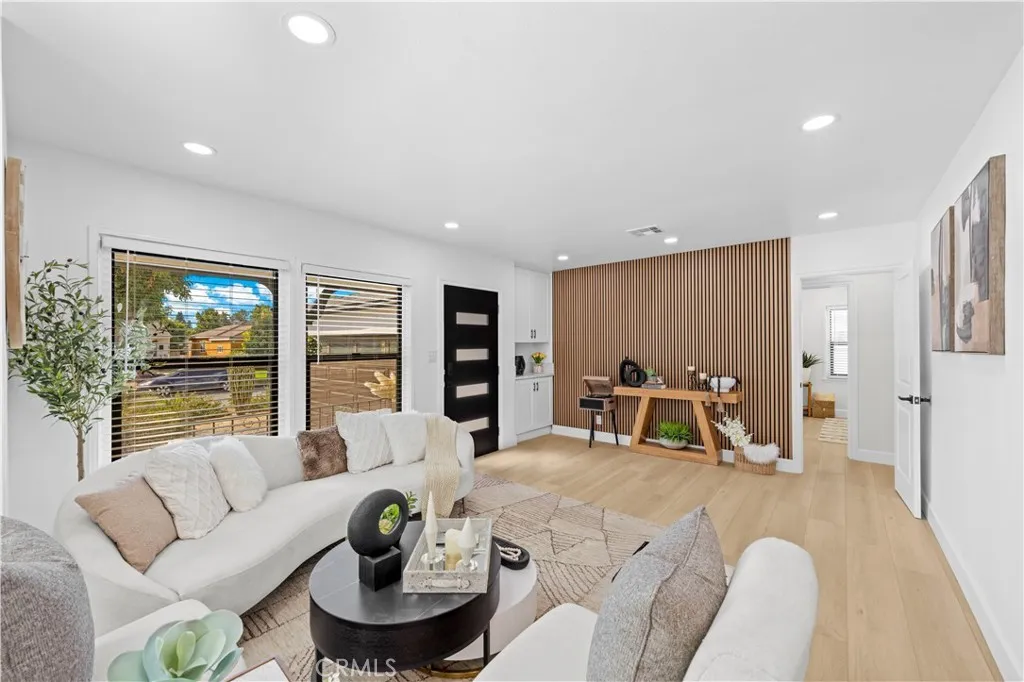 6714 Mclennan, Lake Balboa, California 91406 home-pic-4