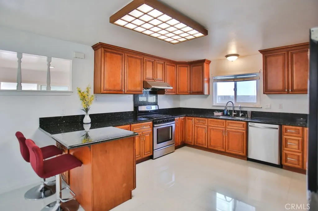 17475 Santa Lucia Street, Fountain Valley, California 92708 home-pic-8