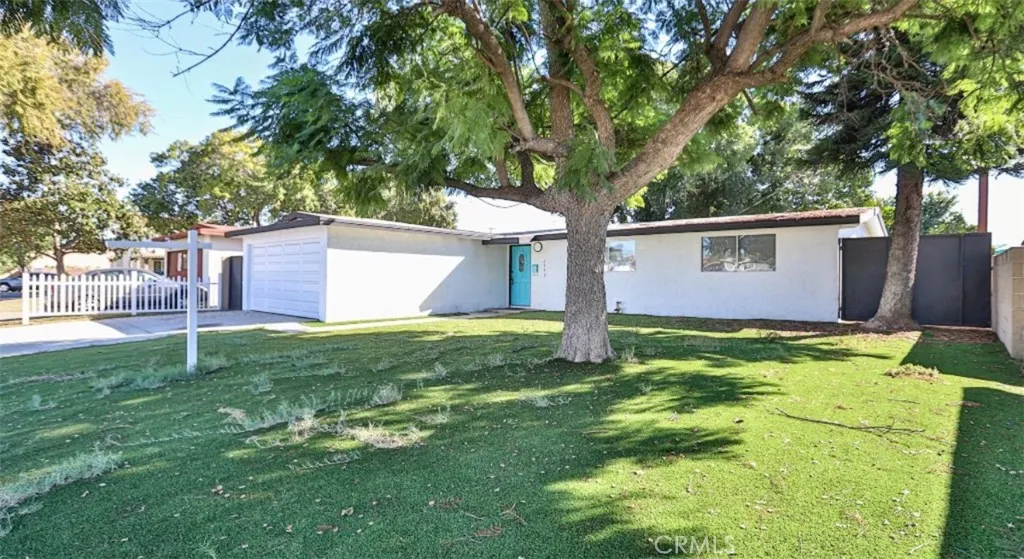 2540 W Picadilly Way, Anaheim, California 92801 home-pic-0