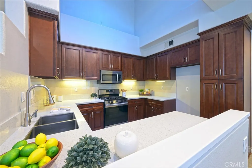 927 S Lone Pine, Anaheim Hills, California 92808 home-pic-17