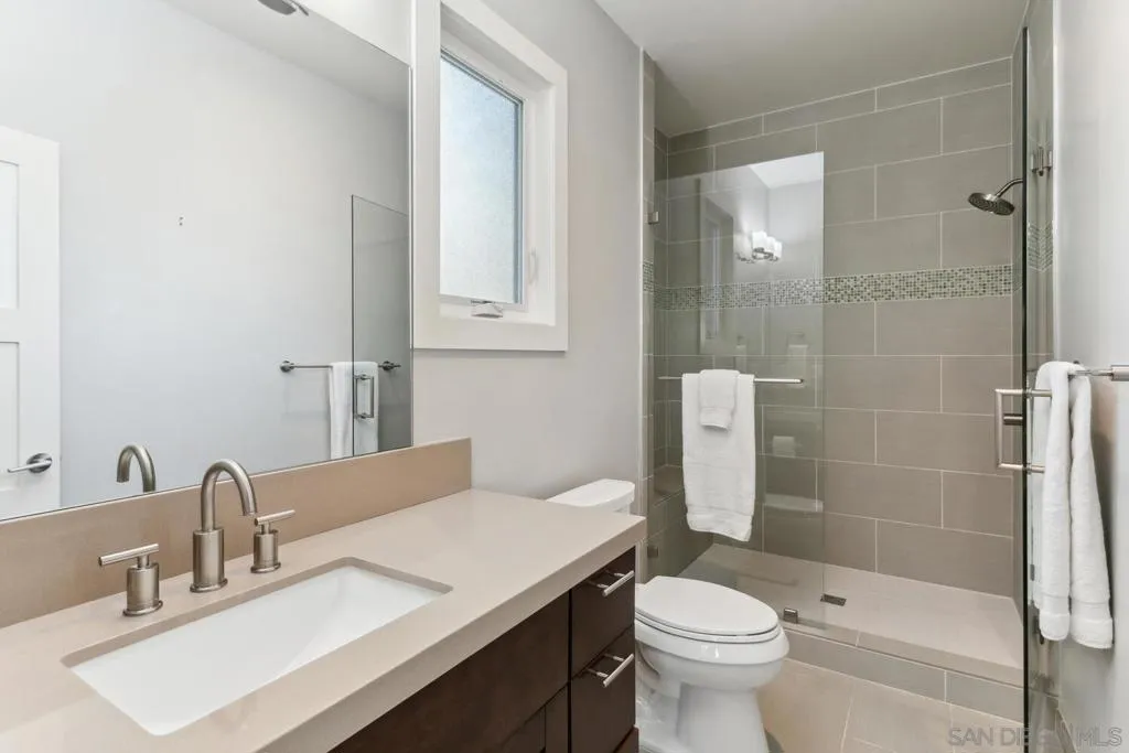 6411 Dowling Dr, La Jolla, California 92037 home-pic-29