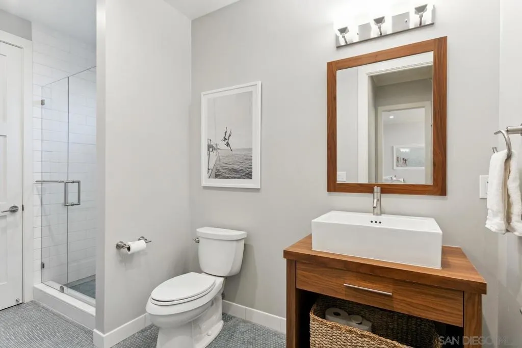 6411 Dowling Dr, La Jolla, California 92037 home-pic-17