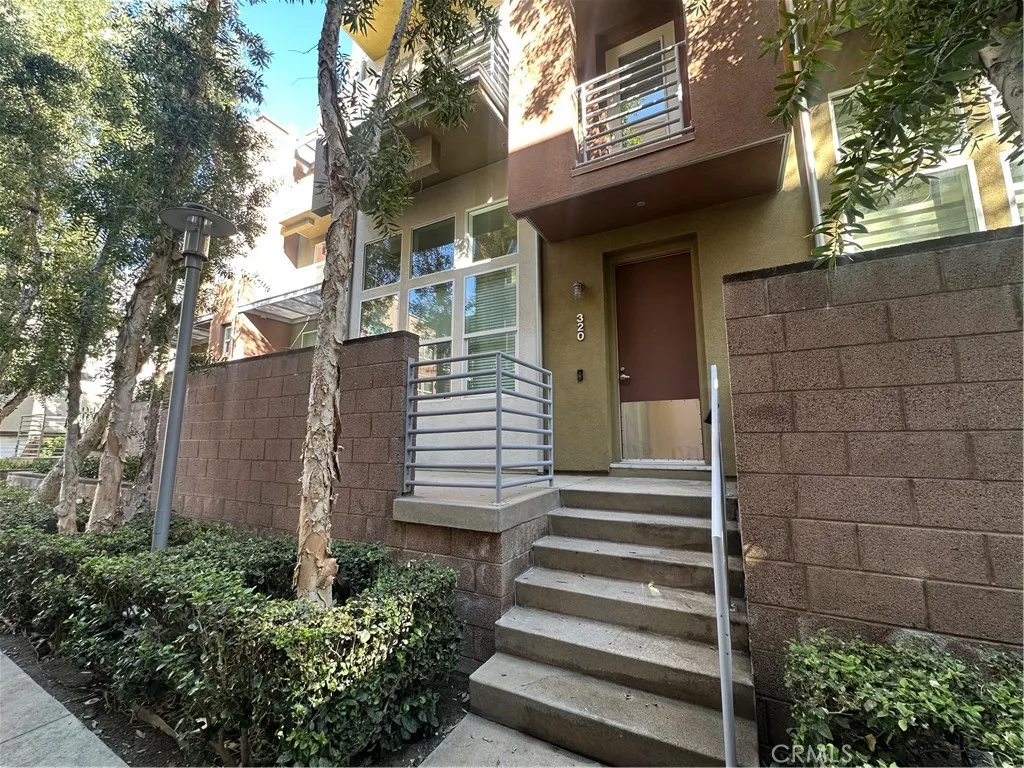 320 E Jeanette Lane, Santa Ana, California 92705 home-pic-0