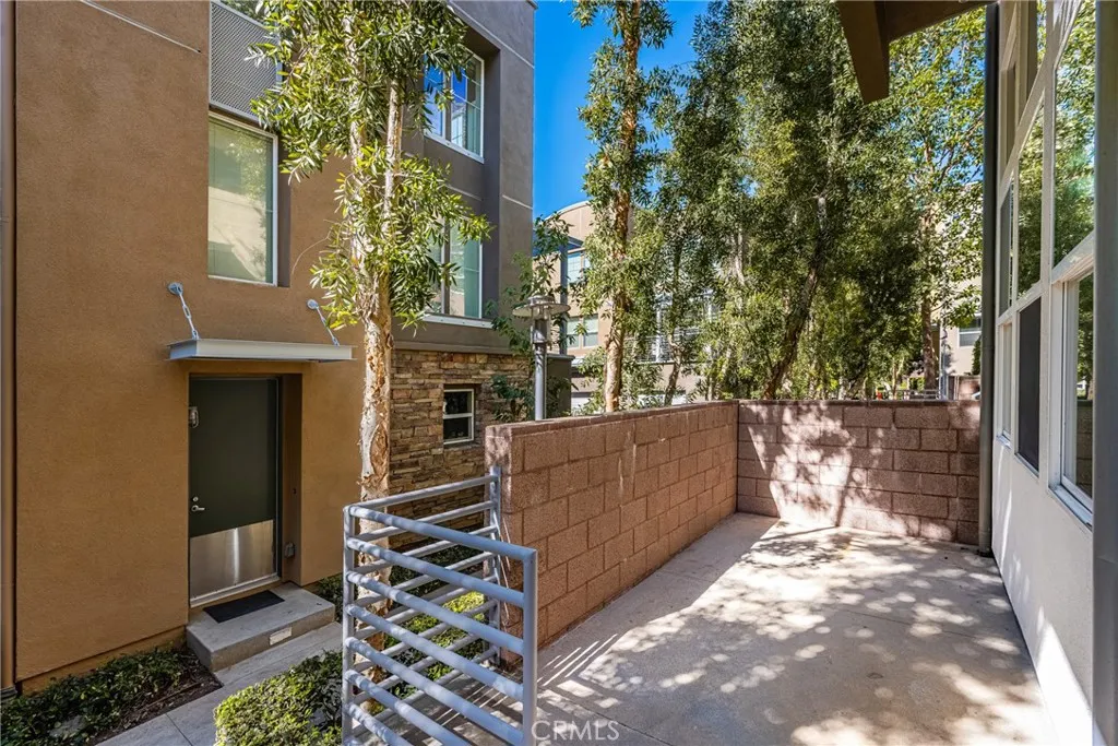 320 E Jeanette Lane, Santa Ana, California 92705 home-pic-4