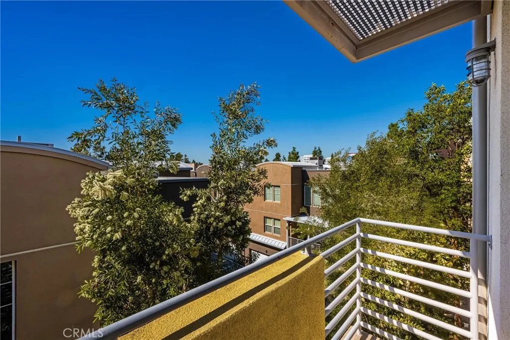 320 E Jeanette Lane, Santa Ana, California 92705 home-pic-26