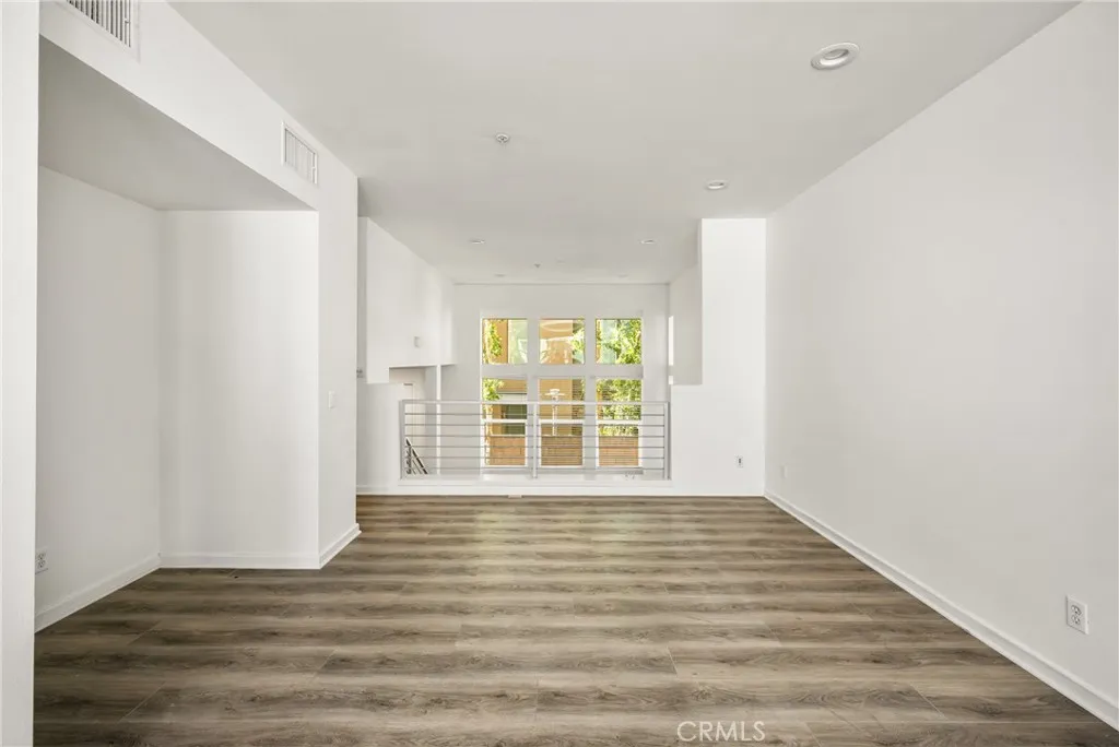320 E Jeanette Lane, Santa Ana, California 92705 home-pic-14