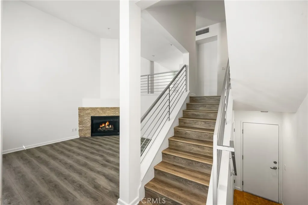 320 E Jeanette Lane, Santa Ana, California 92705 home-pic-5