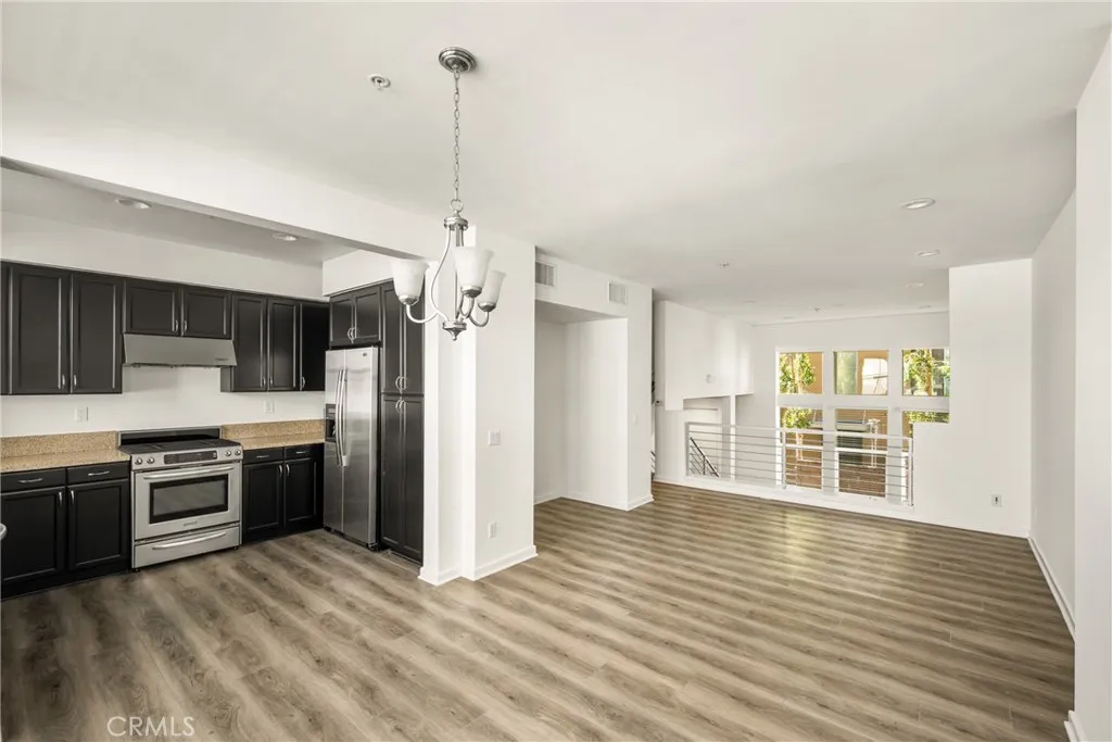 320 E Jeanette Lane, Santa Ana, California 92705 home-pic-13