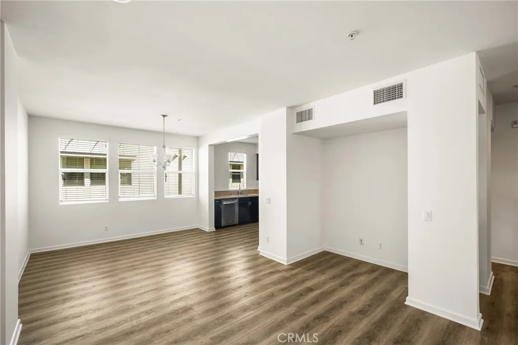 320 E Jeanette Lane, Santa Ana, California 92705 home-pic-12