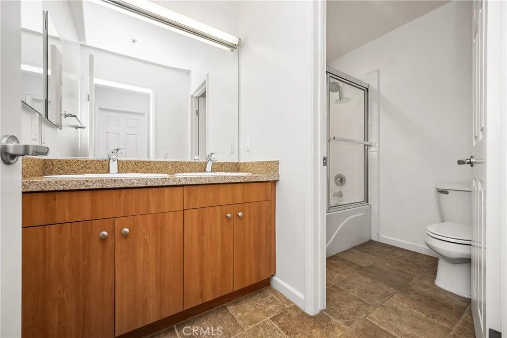 320 E Jeanette Lane, Santa Ana, California 92705 home-pic-23