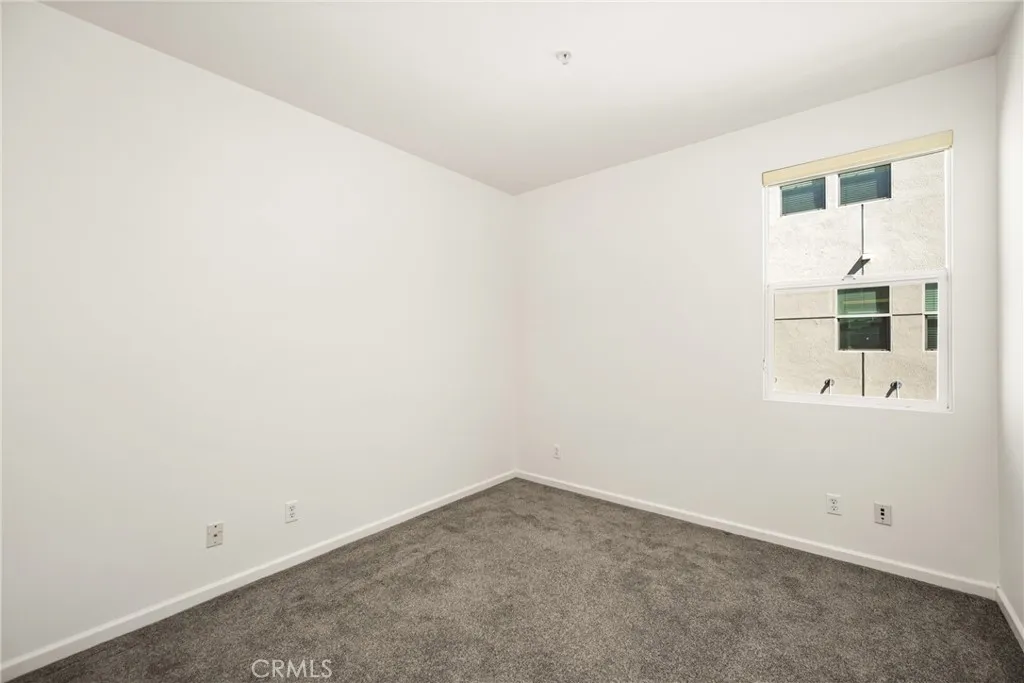 320 E Jeanette Lane, Santa Ana, California 92705 home-pic-24