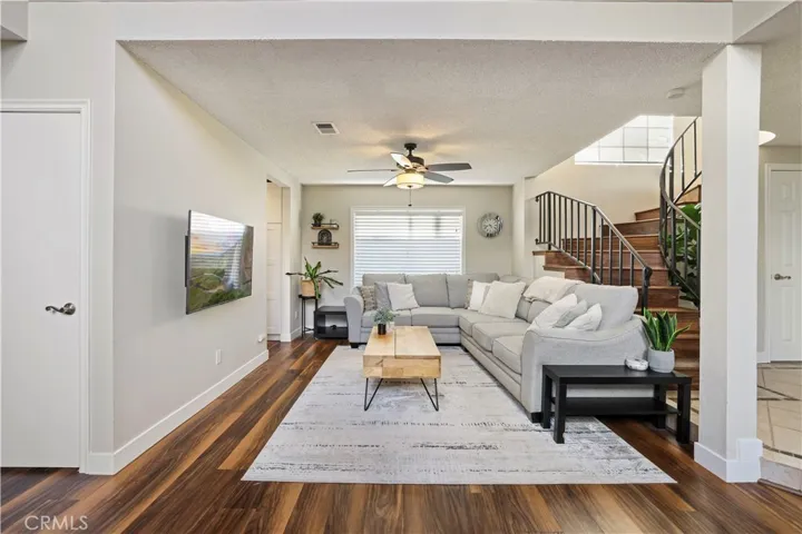 19752 Collins, Canyon Country, California 91351