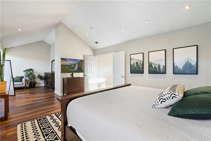 19752 Collins, Canyon Country, California 91351