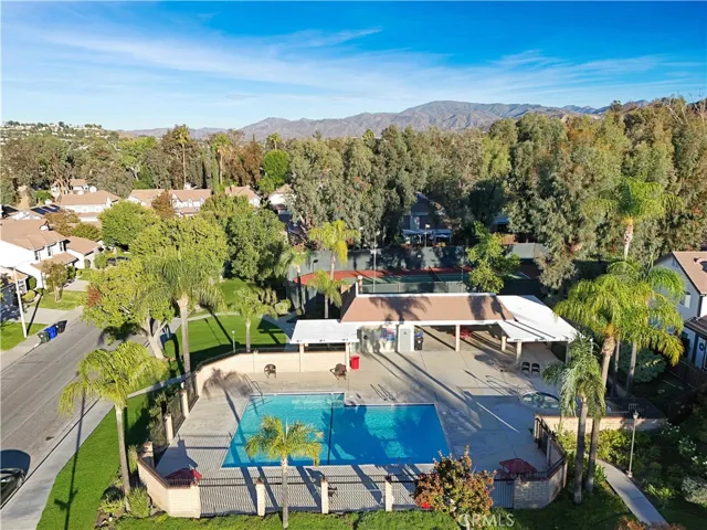steps to HOA pool