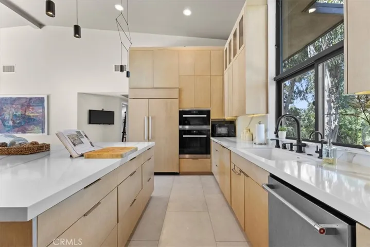 10 Wildhorse Lane, Rolling Hills Estates, California 90274