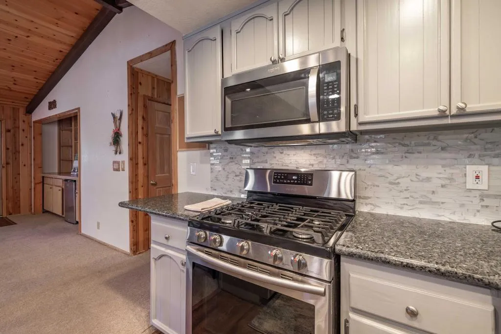 1411 Klamath Road, Big Bear, California 92314 home-pic-23
