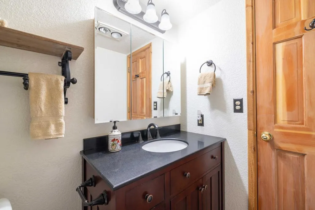1411 Klamath Road, Big Bear, California 92314 home-pic-40