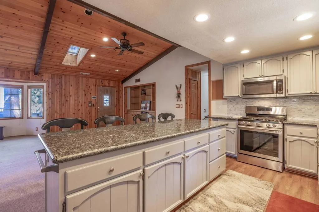 1411 Klamath Road, Big Bear, California 92314 home-pic-24