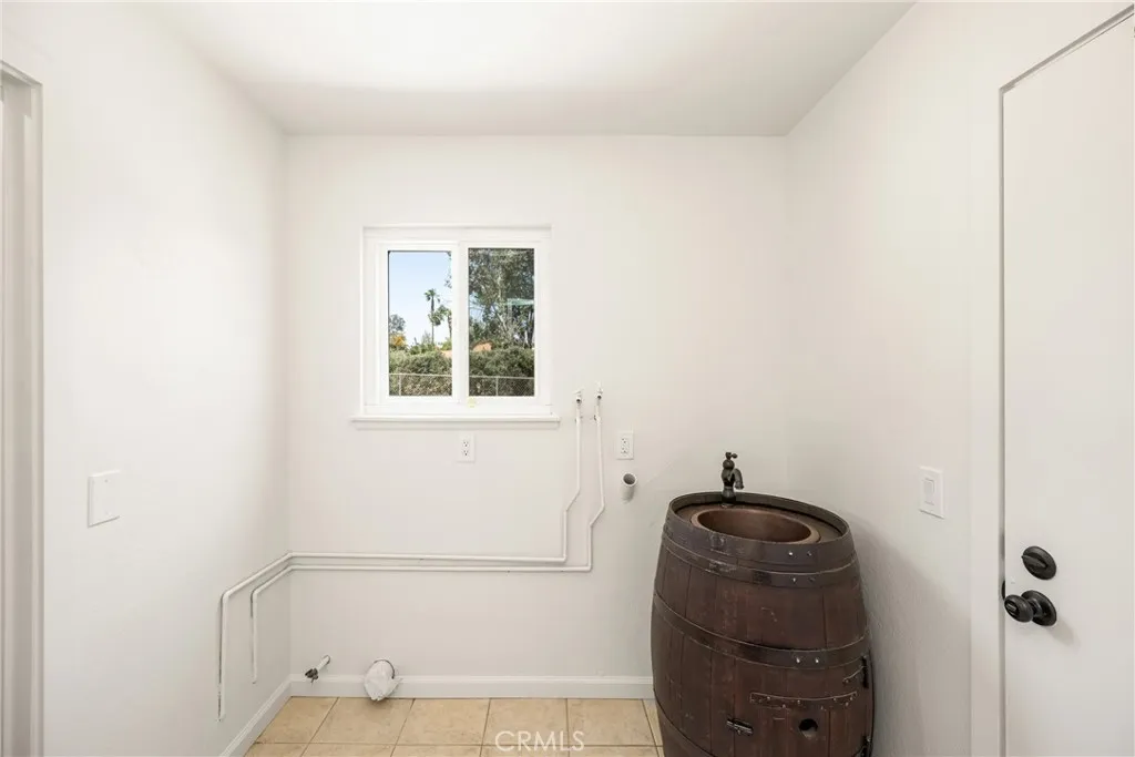 16481 Valle Vista Way, Riverside, California 92506 home-pic-43
