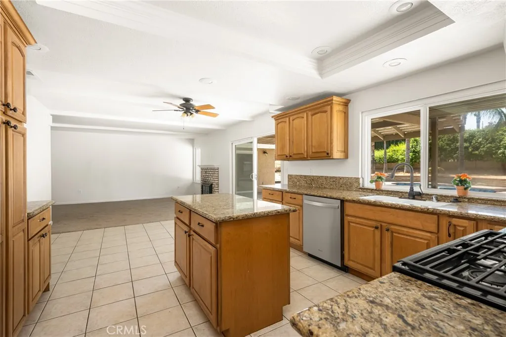 16481 Valle Vista Way, Riverside, California 92506 home-pic-17