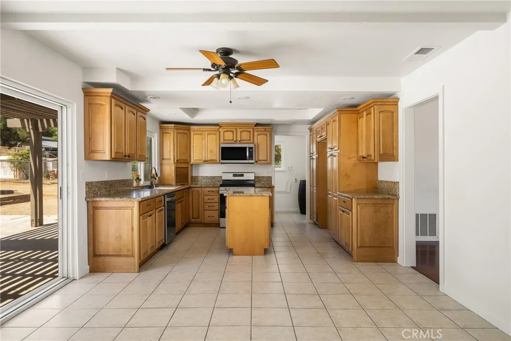 16481 Valle Vista Way, Riverside, California 92506 home-pic-12