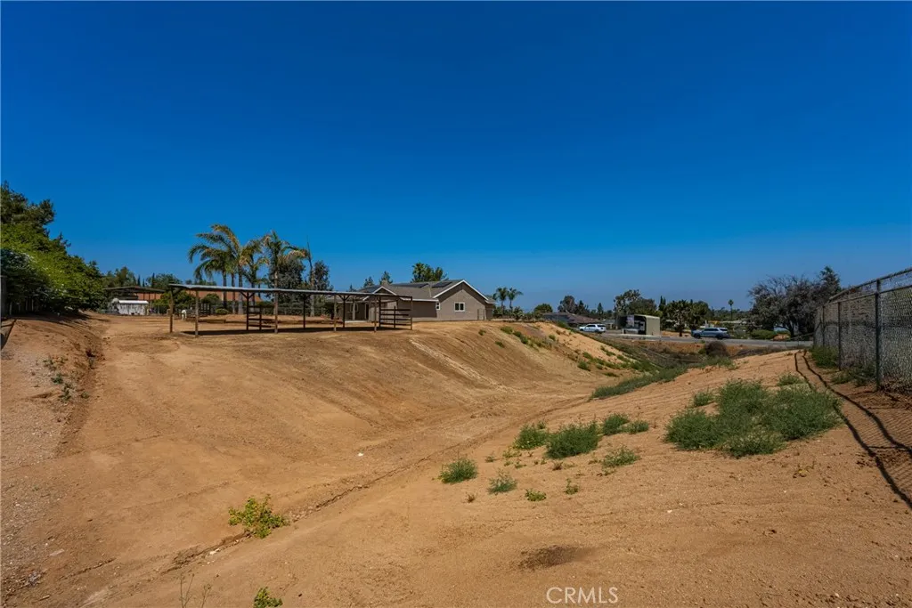 16481 Valle Vista Way, Riverside, California 92506 home-pic-57