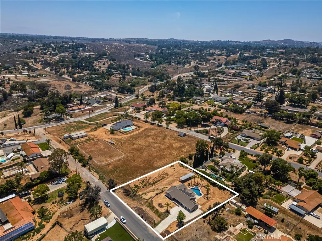16481 Valle Vista Way, Riverside, California 92506 home-pic-68
