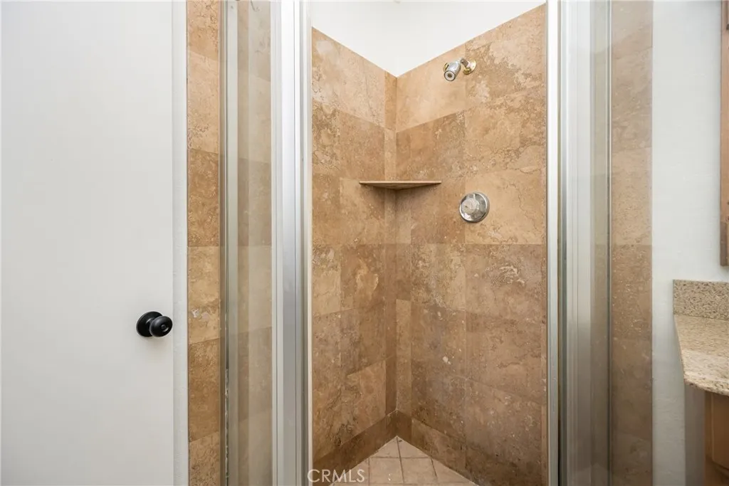 16481 Valle Vista Way, Riverside, California 92506 home-pic-23