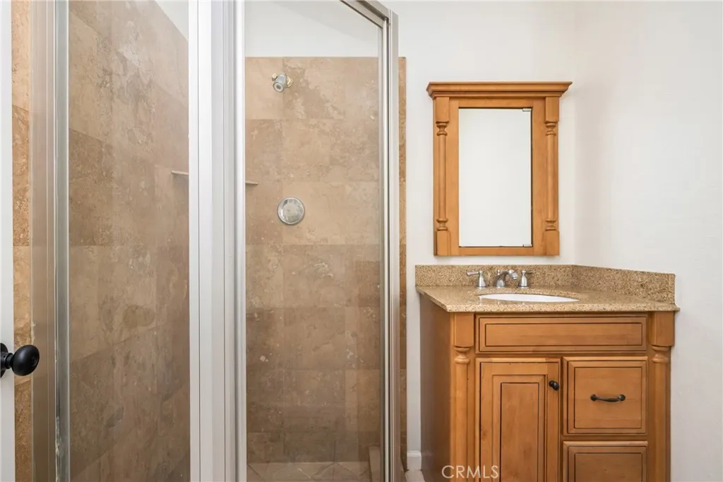 16481 Valle Vista Way, Riverside, California 92506 home-pic-22
