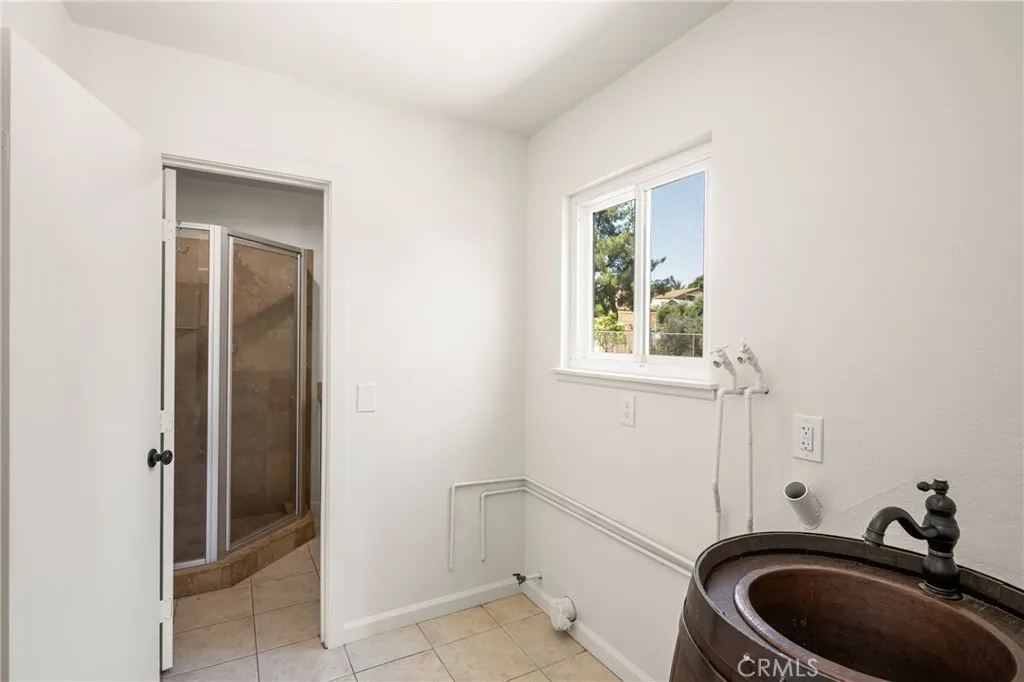 16481 Valle Vista Way, Riverside, California 92506 home-pic-44